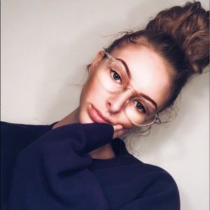 Meet your Posher, Ava